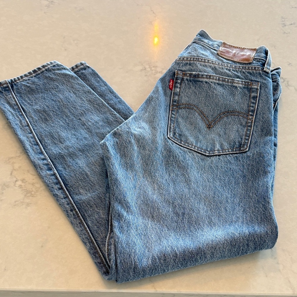 Levi's Women’s medium Blue Straight Jeans